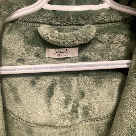 Never Worn! Plush Fleece Robe with Hood Size Large - Picture 7 of 7